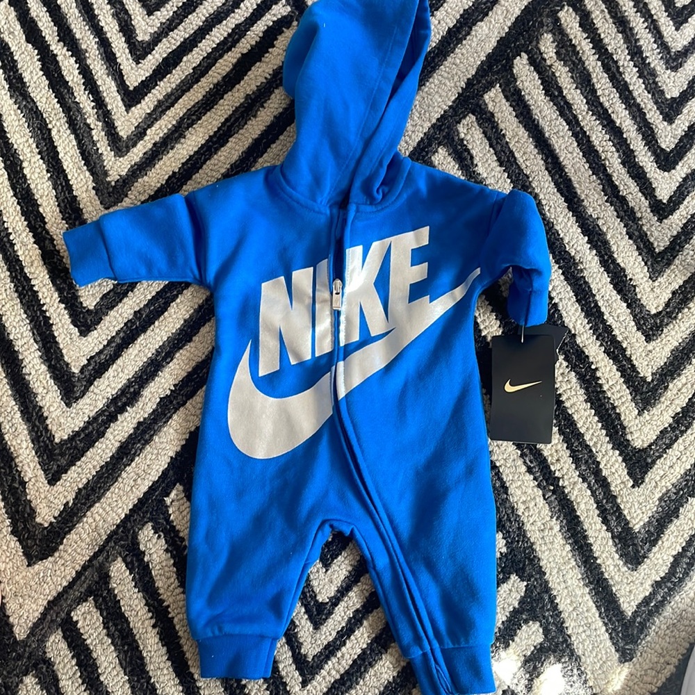 Nike jumpsuit with hood 3m